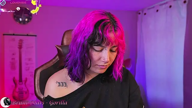 Snapshot of _zephyr_ chatting on 10-25-25, 09:31  zephyr  online show from 10-25-25, 09:31