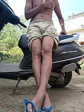 Snapshot of aryan_8051 chatting on 10-21-25, 04:35 aryan 8051 online show from 10-21-25, 04:35