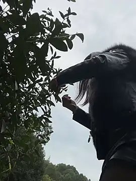 Snapshot of SSSniang- chatting on 03-04-25, 05:42 SSSniang- online show from 03-04-25, 05:42