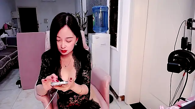 Snapshot of SSSniang- chatting on 03-19-25, 12:01 SSSniang- online show from 03-19-25, 12:01