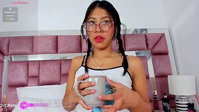 nayara macherano online show from 12-18-25, 11:49