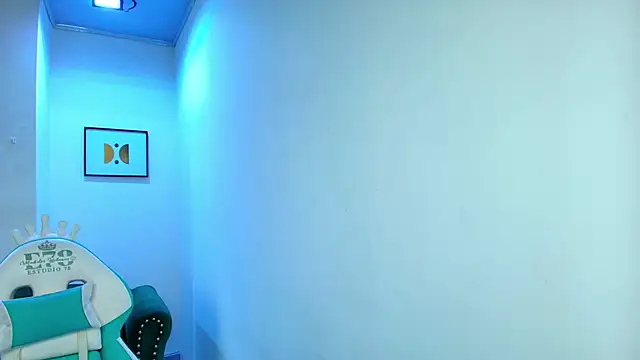 Snapshot of Arianna_sweeet chatting on 11-06-25, 03:18 Arianna sweeet online show from 11-06-25, 03:18