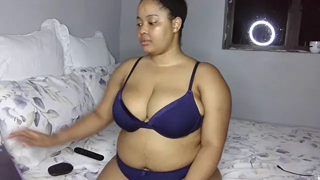 Snapshot of sexytinashe21 chatting on 09-18-25, 09:28 sexytinashe21 online show from 09-18-25, 09:28