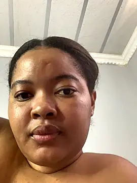 Snapshot of sexytinashe21 chatting on 11-13-25, 08:35 sexytinashe21 online show from 11-13-25, 08:35