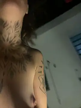 Snapshot of Izy_cute_ chatting on 02-02-25, 04:37 Izy cute online show from 02-02-25, 04:37