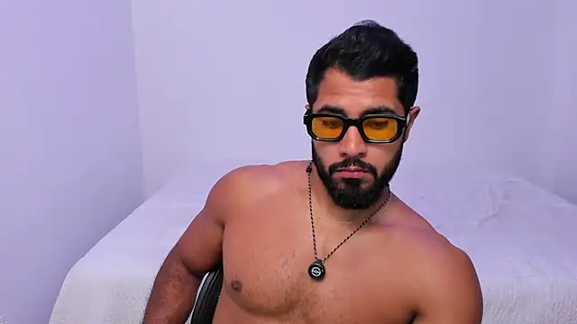 Santiago huntt online show from 04-25-26, 01:36