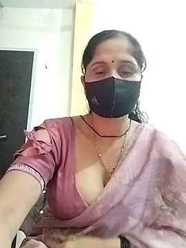 Snapshot of priyancyfun chatting on 12-18-25, 04:13 priyancyfun online show from 12-18-25, 04:13