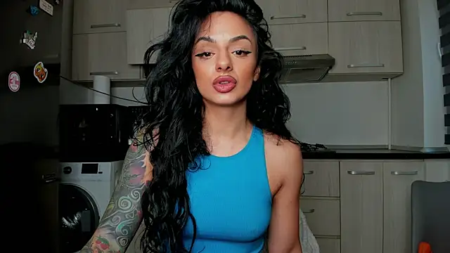 Snapshot of NNNoire chatting on 01-25-25, 08:10 NNNoire online show from 01-25-25, 08:10