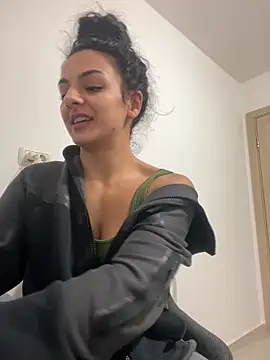 Snapshot of NNNoire chatting on 10-01-25, 09:15 NNNoire online show from 10-01-25, 09:15