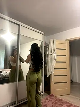 Snapshot of NNNoire chatting on 10-10-25, 10:25 NNNoire online show from 10-10-25, 10:25