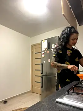 Snapshot of NNNoire chatting on 10-16-25, 10:16 NNNoire online show from 10-16-25, 10:16