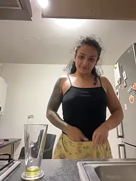 Snapshot of NNNoire chatting on 10-24-25, 04:47 NNNoire online show from 10-24-25, 04:47