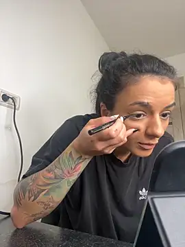 Snapshot of NNNoire chatting on 10-26-25, 08:09 NNNoire online show from 10-26-25, 08:09