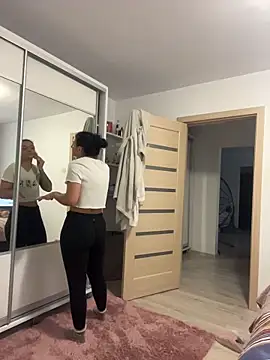 Snapshot of NNNoire chatting on 11-12-25, 10:15 NNNoire online show from 11-12-25, 10:15