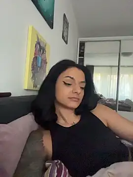 Snapshot of NNNoire chatting on 11-14-25, 01:43 NNNoire online show from 11-14-25, 01:43