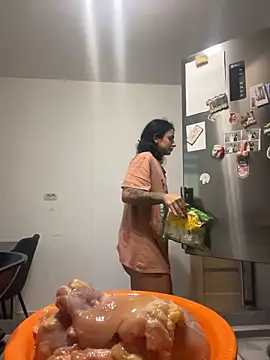 Snapshot of NNNoire chatting on 11-16-25, 12:00 NNNoire online show from 11-16-25, 12:00