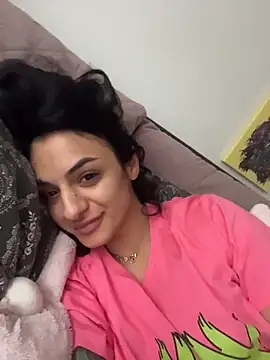 Snapshot of NNNoire chatting on 11-17-25, 12:33 NNNoire online show from 11-17-25, 12:33