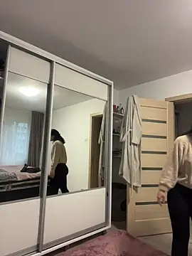 Snapshot of NNNoire chatting on 11-22-25, 08:13 NNNoire online show from 11-22-25, 08:13