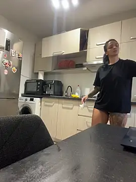 Snapshot of NNNoire chatting on 11-25-25, 01:44 NNNoire online show from 11-25-25, 01:44