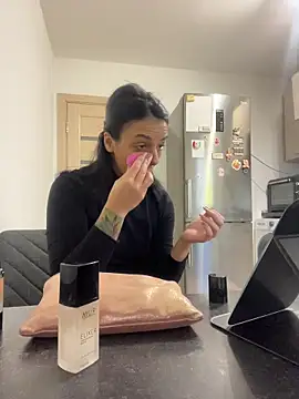 Snapshot of NNNoire chatting on 11-26-25, 11:22 NNNoire online show from 11-26-25, 11:22