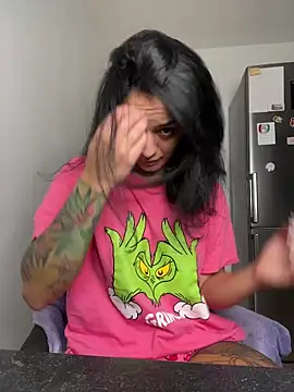 Snapshot of NNNoire chatting on 12-01-25, 01:16 NNNoire online show from 12-01-25, 01:16