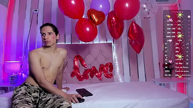 Snapshot of TylerBloom chatting on 02-11-25, 08:42 TylerBloom online show from 02-11-25, 08:42