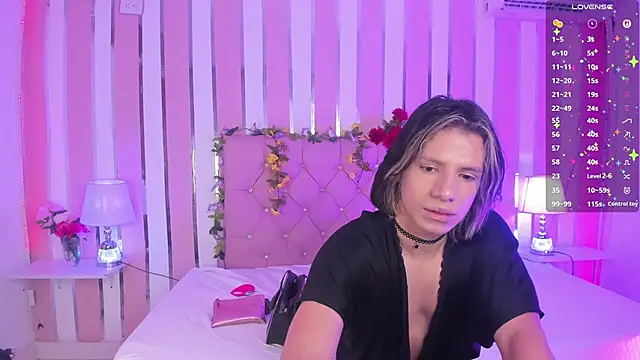 Snapshot of TylerBloom chatting on 09-26-25, 12:42 TylerBloom online show from 09-26-25, 12:42