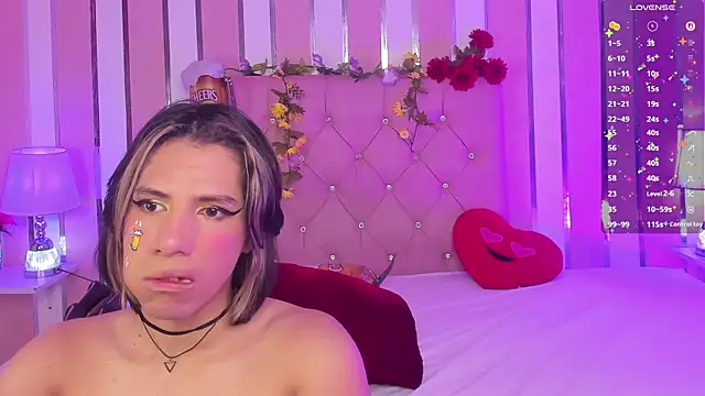 Snapshot of TylerBloom chatting on 09-28-25, 12:21 TylerBloom online show from 09-28-25, 12:21