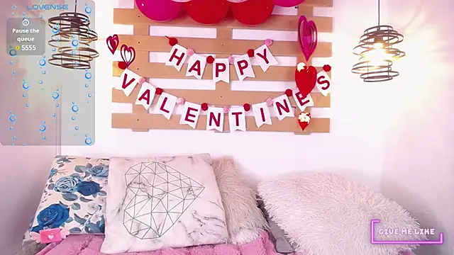 Snapshot of Silver_Rosex chatting on 02-13-25, 10:23 Silver Rosex online show from 02-13-25, 10:23