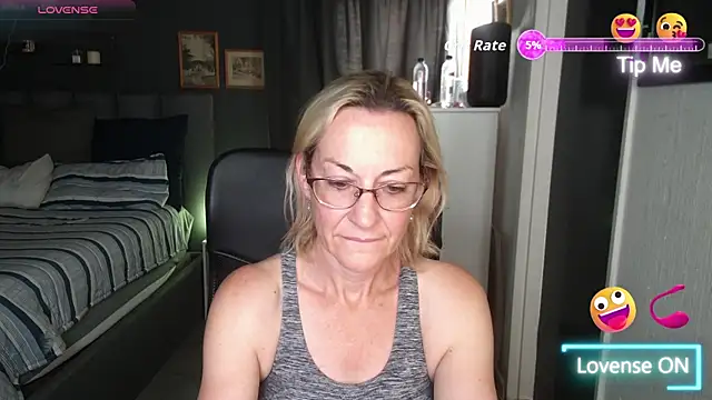 Snapshot of boeslaboes1 chatting on 09-14-25, 06:01 boeslaboes1 online show from 09-14-25, 06:01