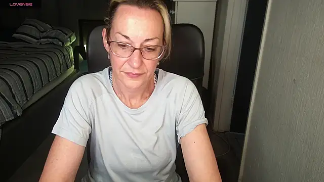 Snapshot of boeslaboes1 chatting on 09-20-25, 03:46 boeslaboes1 online show from 09-20-25, 03:46