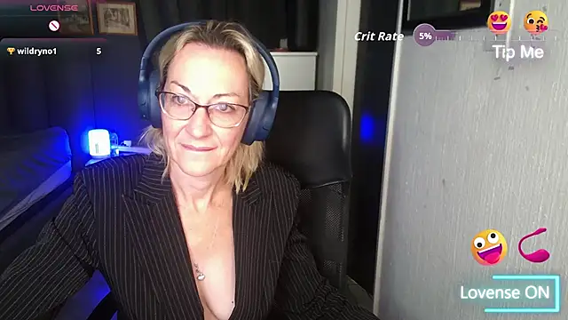 Snapshot of boeslaboes1 chatting on 09-29-25, 02:27 boeslaboes1 online show from 09-29-25, 02:27