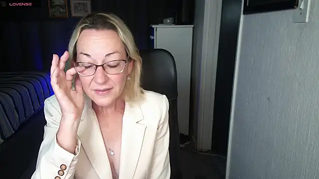 Snapshot of boeslaboes1 chatting on 10-11-25, 02:11 boeslaboes1 online show from 10-11-25, 02:11