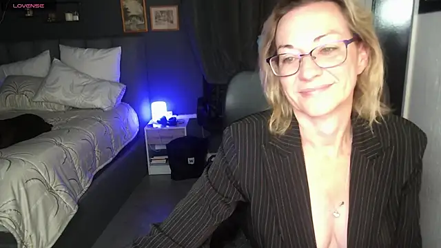 Snapshot of boeslaboes1 chatting on 11-07-25, 01:27 boeslaboes1 online show from 11-07-25, 01:27