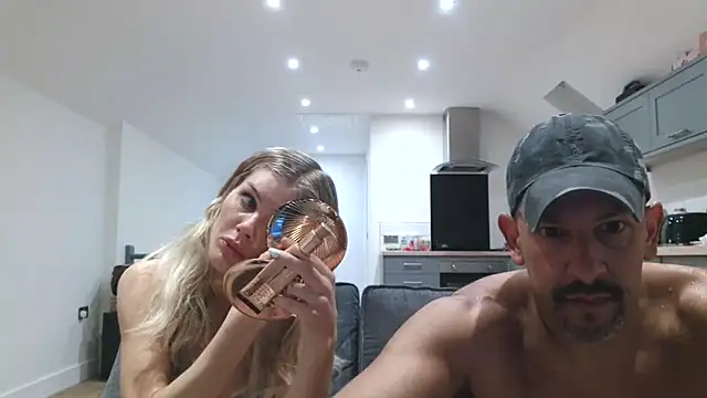 English Teen Evelyn online show from 02-19-25, 07:27