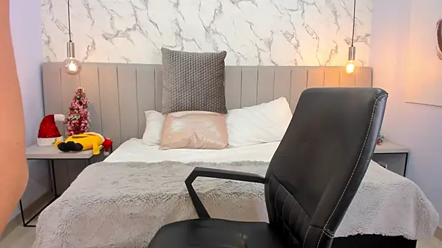 Snapshot of Blue_Angell chatting on 01-07-25, 09:03 Blue Angell online show from 01-07-25, 09:03