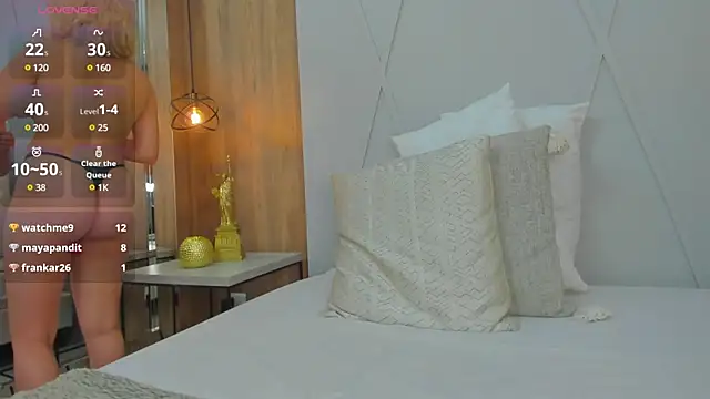 Snapshot of Blue_Angell chatting on 01-14-25, 08:04 Blue Angell online show from 01-14-25, 08:04