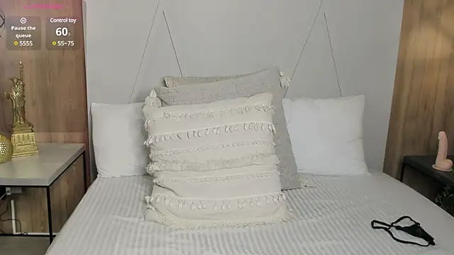 Snapshot of Blue_Angell chatting on 01-19-25, 02:06 Blue Angell online show from 01-19-25, 02:06