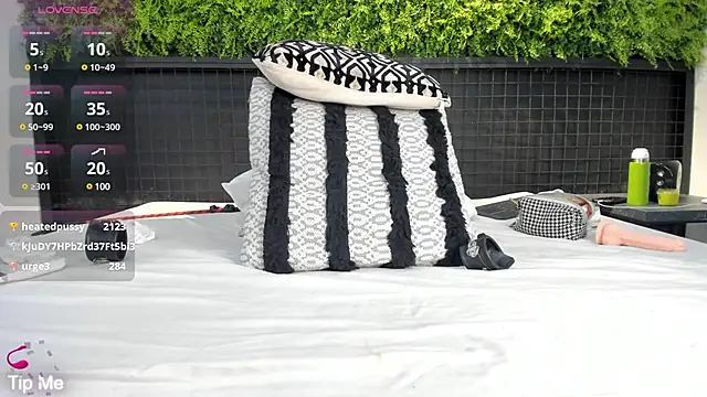 Snapshot of Blue_Angell chatting on 03-22-25, 03:52 Blue Angell online show from 03-22-25, 03:52