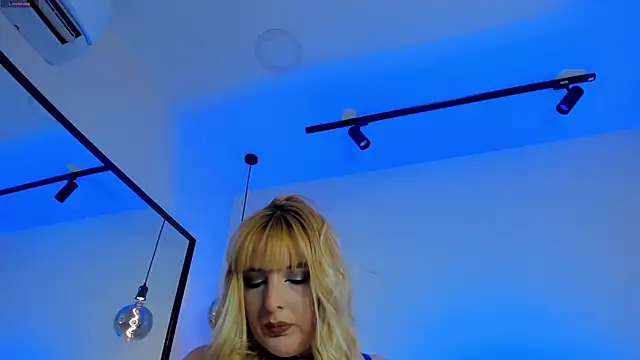 Snapshot of Blue_Angell chatting on 09-13-25, 11:37 Blue Angell online show from 09-13-25, 11:37