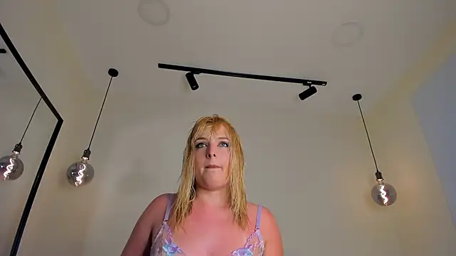 Snapshot of Blue_Angell chatting on 09-20-25, 01:28 Blue Angell online show from 09-20-25, 01:28