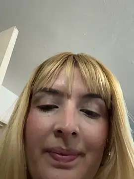 Snapshot of Blue_Angell chatting on 09-28-25, 01:44 Blue Angell online show from 09-28-25, 01:44