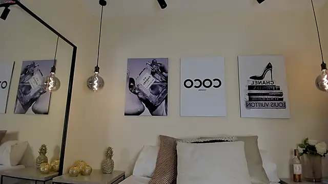 Snapshot of Blue_Angell chatting on 10-02-25, 01:01 Blue Angell online show from 10-02-25, 01:01