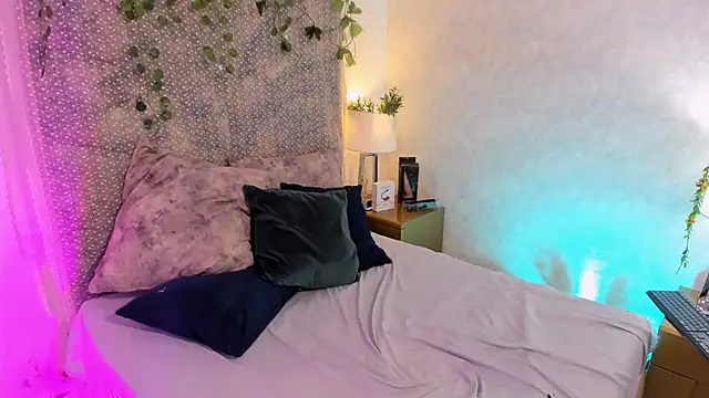 VeronicaOlson  online show from 03-13-25, 07:53