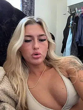 Snapshot of PrettyPrincess69x chatting on 02-28-25, 10:52 PrettyPrincess69x online show from 02-28-25, 10:52