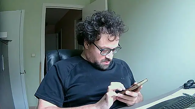 littlehairyman online show from 10-28-25, 08:40