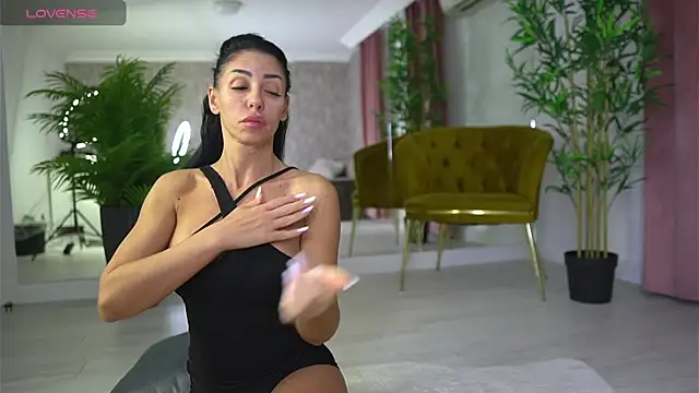 Snapshot of MyaBlack chatting on 09-26-25, 03:21 MyaBlack online show from 09-26-25, 03:21