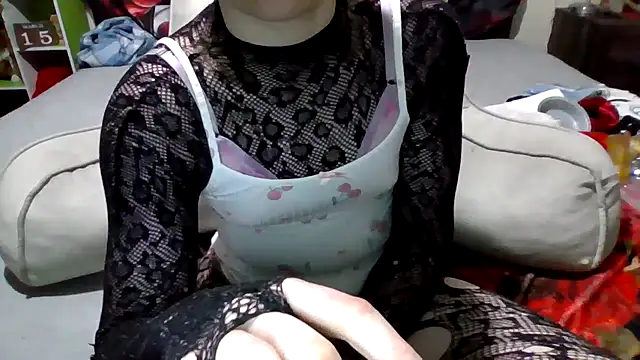 Snapshot of AverageRose chatting on 03-16-25, 02:32 AverageRose online show from 03-16-25, 02:32