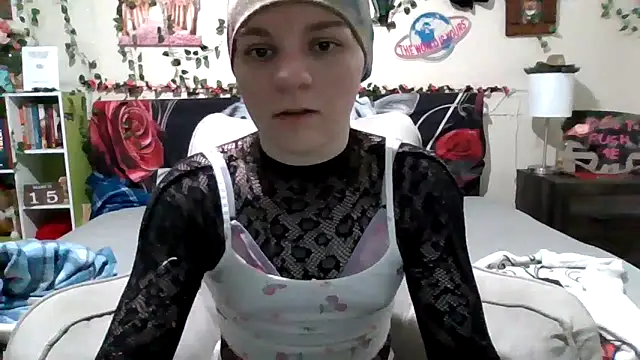 Snapshot of AverageRose chatting on 03-16-25, 06:01 AverageRose online show from 03-16-25, 06:01