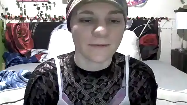 Snapshot of AverageRose chatting on 03-16-25, 09:05 AverageRose online show from 03-16-25, 09:05